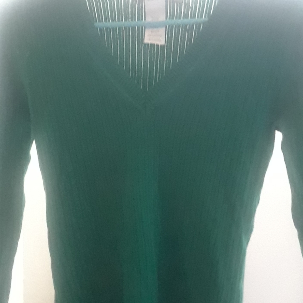 Green v neck sweater